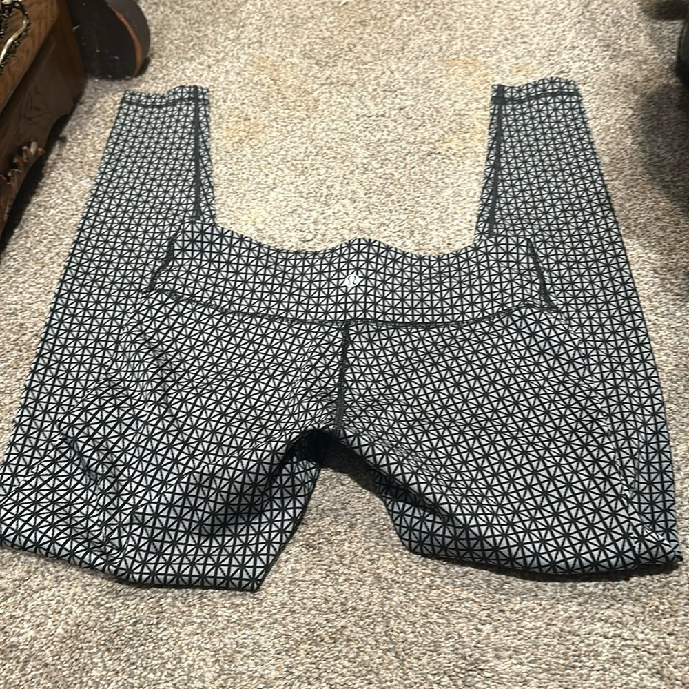 Lulu leggings size 6 EUC